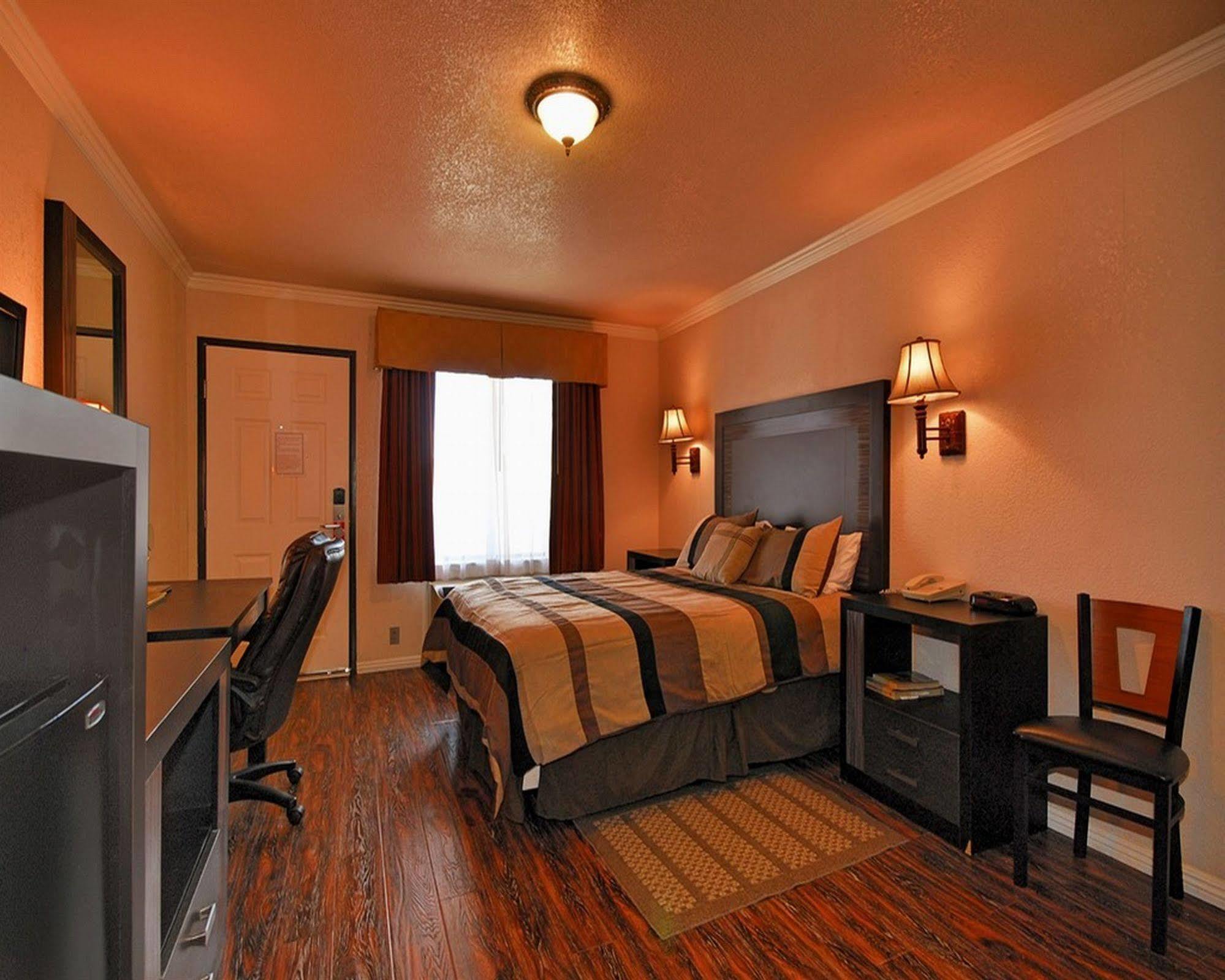 Santa Clarita Motel - Near Six Flags Magic Mountain - Valencia Екстер'єр фото